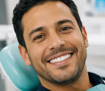 Paciente internacional con resultado de Invisalign en Medellín Colombia
